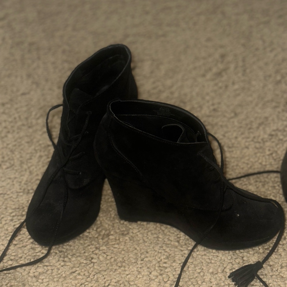 Jessica Simpson black wedge